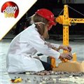 dzieci testuja zabawki